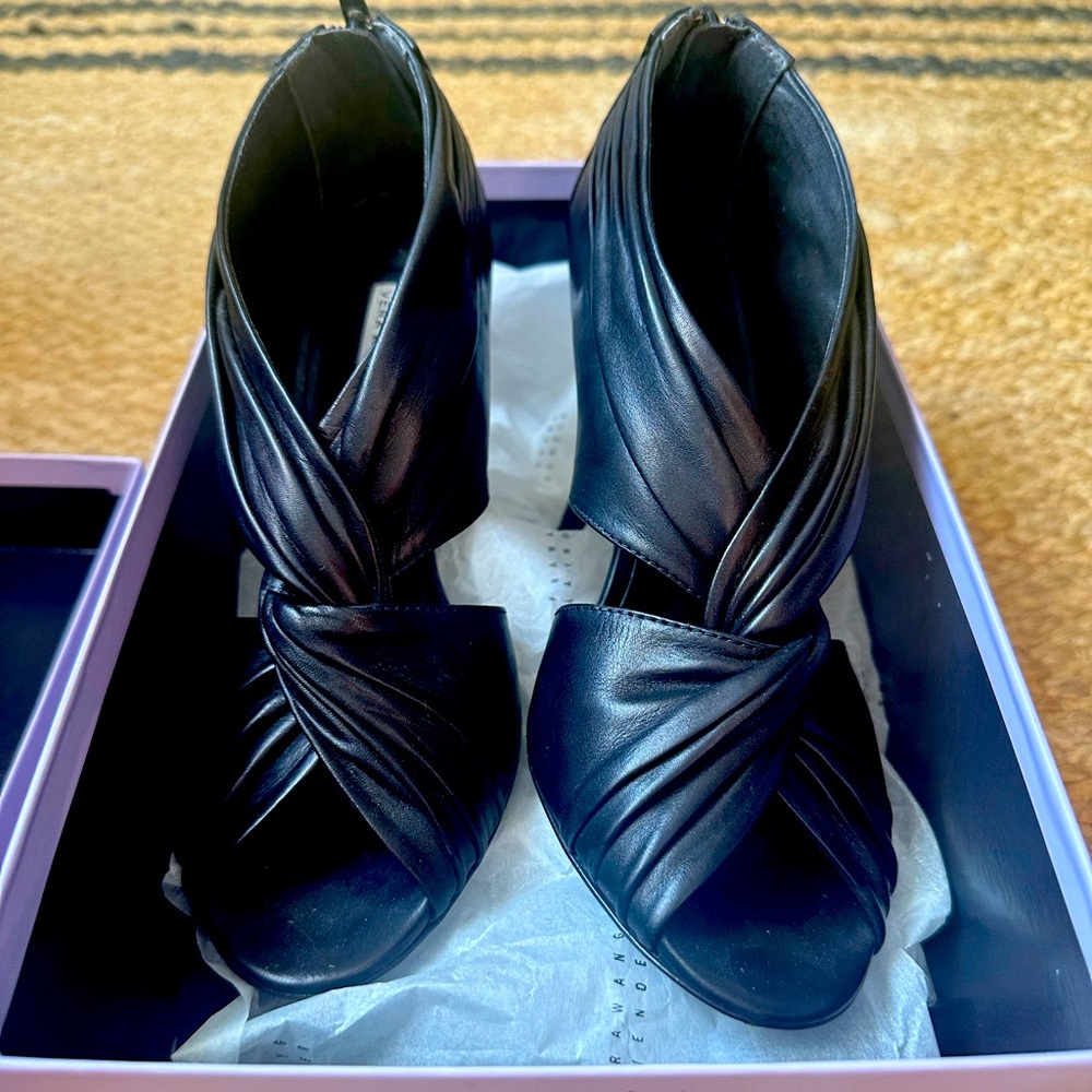 Vera Wang Lavender Black Leather Heels